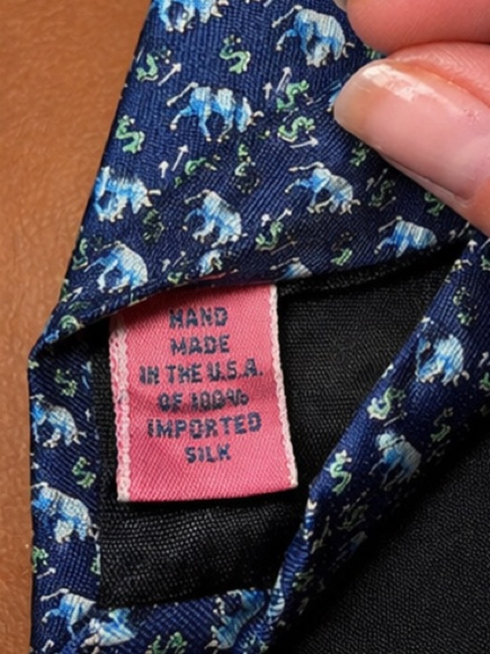 Vineyard Vines Navy Bulls & Dollar Sign Silk Tie Wall Street Finance Novelty - Picture 5 of 5